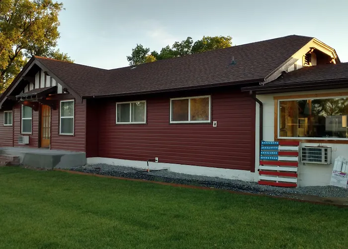 Cattlemen Motel 5*