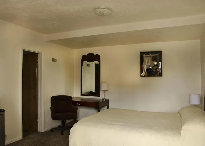 Cattlemen Motel 5*